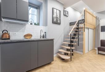 Lumignons Lyonnais - Presqu   le Confluence allows 18 year olds to book a room