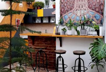 Casa Fibonacci allows 18 year olds to book a room