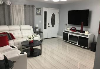 Mary's Luxury House has Balcony rooms