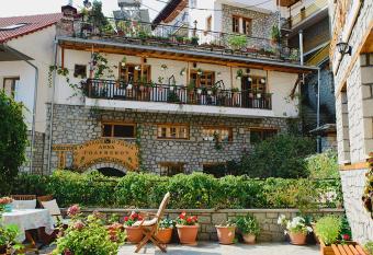 Filoxeni Gonia has Balcony rooms