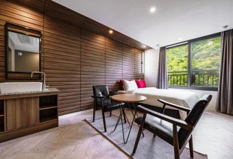 Maron Hotel Nampo allows 18 year olds to book a room