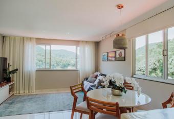 Apartamento Decorado em Domingos Martins allows 18 year olds to book a room