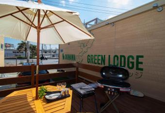 OKINAWA GREEN LODGE allows 18 year olds to book a room