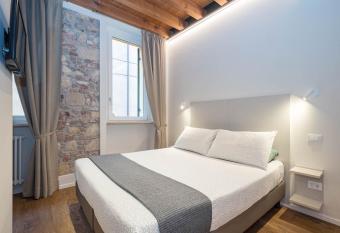 Teatro Romano Easy Suites allows 18 year olds to book a room
