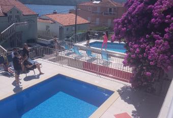 Villa Pinky and Villa BARBIE 20 m od mora,with HEATED POOL and 2 hot tub has Balcony rooms