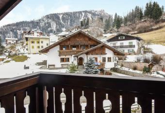 La Rossa has Balcony rooms