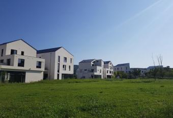 La vie est Belle allows 18 year olds to book a room