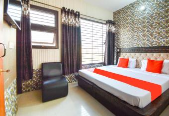 Flagship 64839 Hotel Sunshine allows 18 year olds to book a room