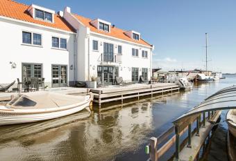 Najade Resort allows 18 year olds to book a room