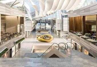 LUXURY ICON BRICKELL CONDO @46TH, SPA & GYM & POOL has rooms with a private hot tub