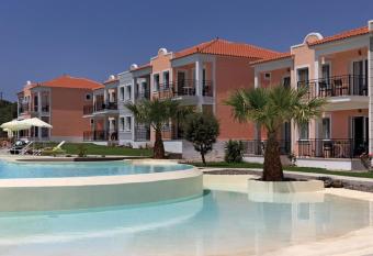 Eriphilly Studios & Apartments has Balcony rooms