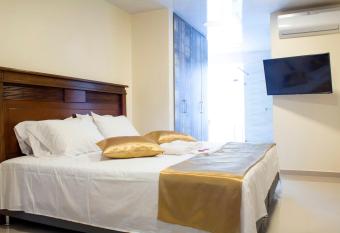 APARTAHOTEL LION has Balcony rooms