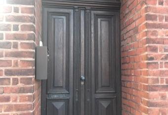 Apartment 1 allows 18 year olds to book a room