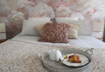 Chambre d h  tes Les Magnolias has Balcony rooms