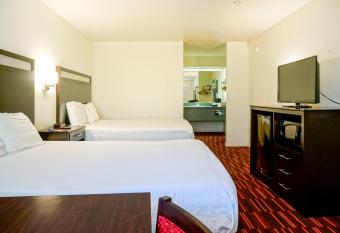 Windemere Hotel & Conference Center has rooms with a private hot tub