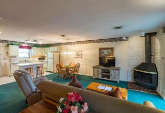 Crown Resorts at Lake Tansi East has Balcony rooms