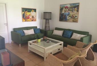 Casa de f  rias na Praia Verde Casa de Charme allows 18 year olds to book a room