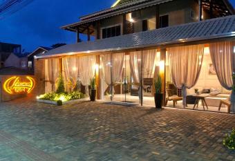 Hotel Lorimar has Balcony rooms