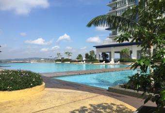 Palmyra Homestay @ Bandar Puteri Bangi near Bangi, Kajang, Nilai, KLIA has Balcony rooms