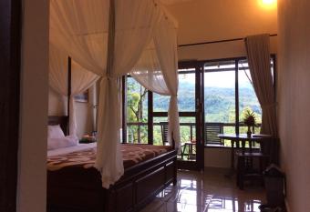 Made Oka Homestay and Warung has Balcony rooms