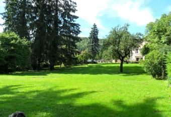A la Grenouille du Jura allows 18 year olds to book a room