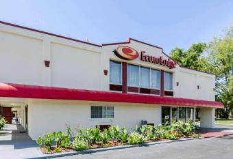 Economy Inn has Smoking rooms