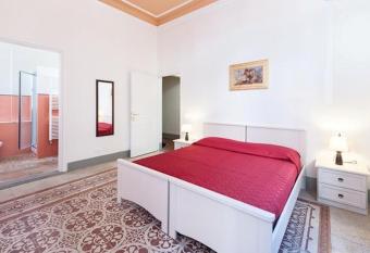 Guest House L Aranceto allows 18 year olds to book a room