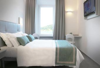 L Ancora allows 18 year olds to book a room