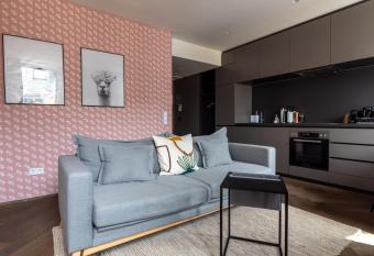 limehome Linz Schillerstra  e allows 18 year olds to book a room