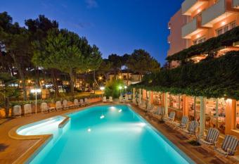 Hotel Meeting has Balcony rooms