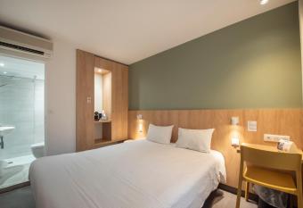 The Originals Access H  tel Bordeaux A  roport allows 18 year olds to book a room