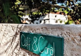 Cliff & Coral has Balcony rooms