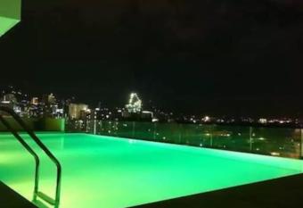 Mabolo Garden Flat A8 free rooftop infinity pool has Balcony rooms