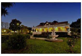 Villa Costiera Salerno allows 18 year olds to book a room