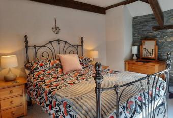 Troedyrhiw Holiday Cottages has Balcony rooms