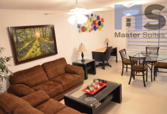 Moderna Suite Alberca Ubicad  sima Av Bernardo Quintana 9A allows 18 year olds to book a room