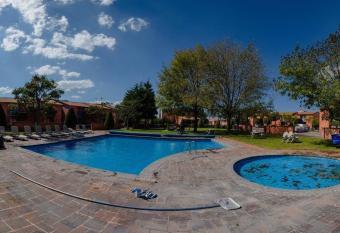 Hermosa Suite Alberca   reas Verdes Blvd Bernardo Quintana 17D allows 18 year olds to book a room