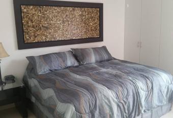 Ideal Suite Estad  as largas Blvd B Quintana 20B allows 18 year olds to book a room