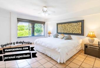 Maravillosa Suite C  ntrica Cerca Av Tecnol  gico S3 allows 18 year olds to book a room