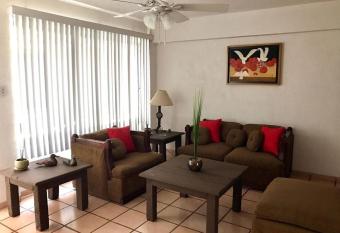 Extraordinaria Suite Accesible Av Tecnol  gico S4 allows 18 year olds to book a room