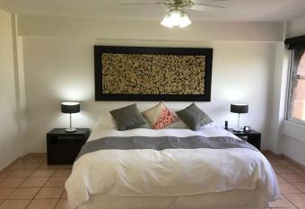 Suite Perfecta Cercana al centro Av Zaragoza S5 allows 18 year olds to book a room