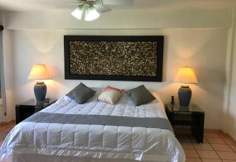 Espaciosa Suite Zona Centro Col El Prado S7 allows 18 year olds to book a room