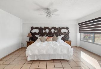 Encantadora Suite C  ntrica Av Tecnol  gico S8 allows 18 year olds to book a room