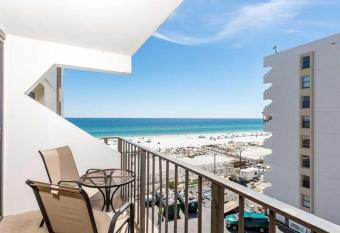 Island Winds East II has Balcony rooms