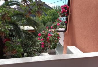 Apartments Laura has Balcony rooms