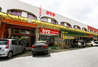 OYO 89615 T Family Hotel allows 18 year olds to book a room