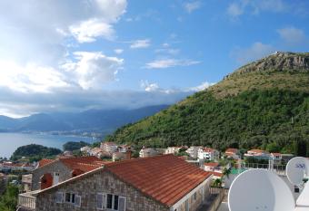 Villa Nikola Kentera has Balcony rooms