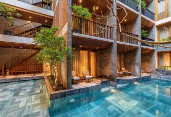 Daisy Boutique Hotel has Balcony rooms