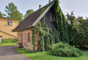   ksi K  lalistemaja allows 18 year olds to book a room