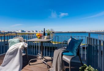 Hafenfront has Balcony rooms